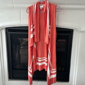 Beautiful orange and white geo design sleeveless vest - M - EUC